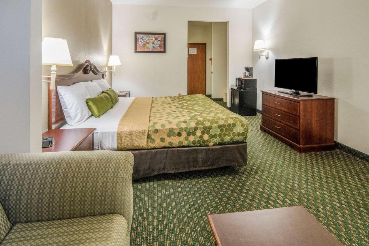 Econo Lodge *