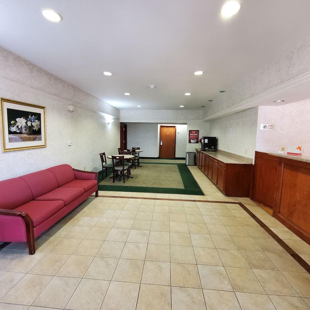 Econo Lodge *