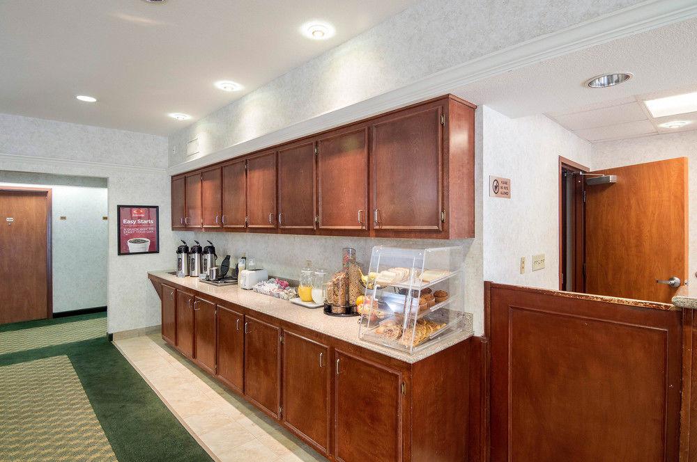 Econo Lodge *