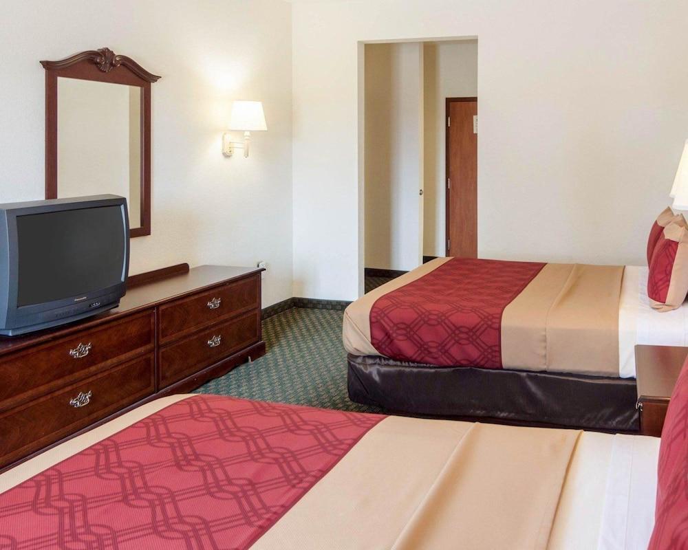 Econo Lodge *
