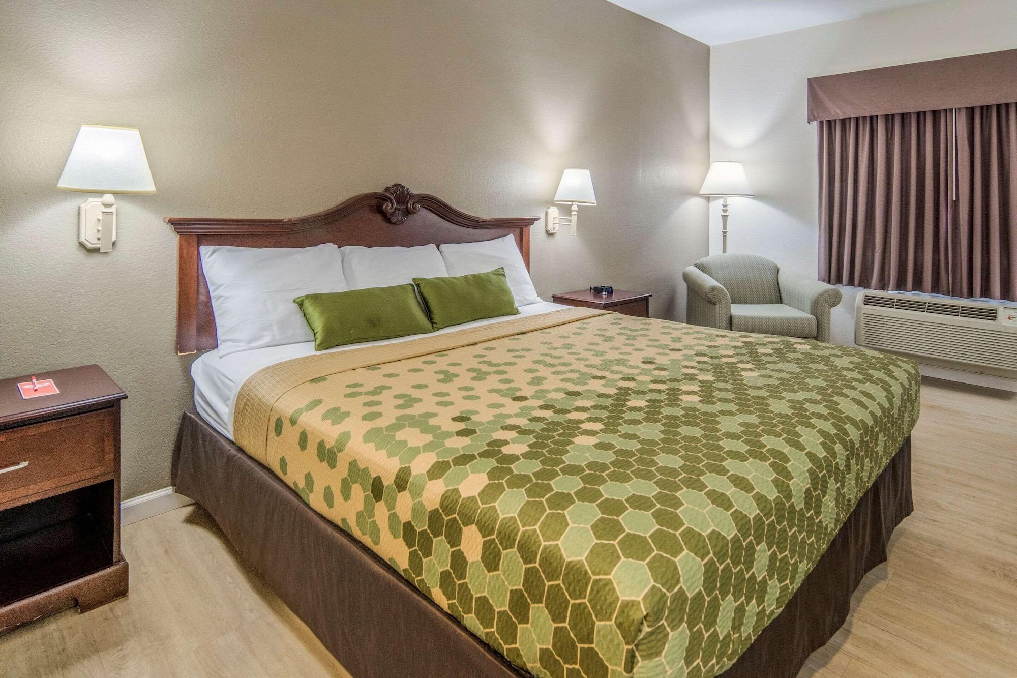Econo Lodge *