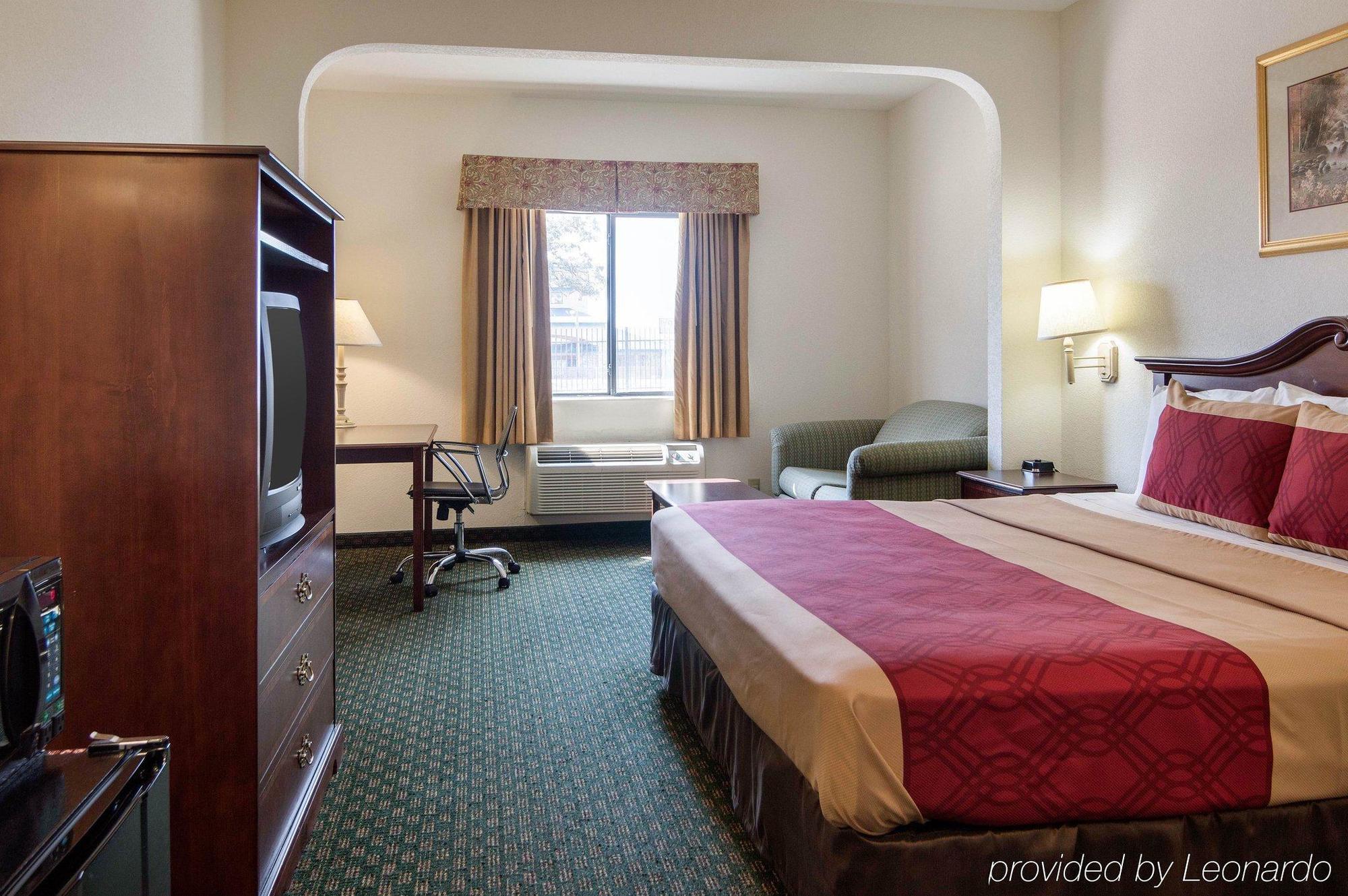 Lodge Econo Weatherford