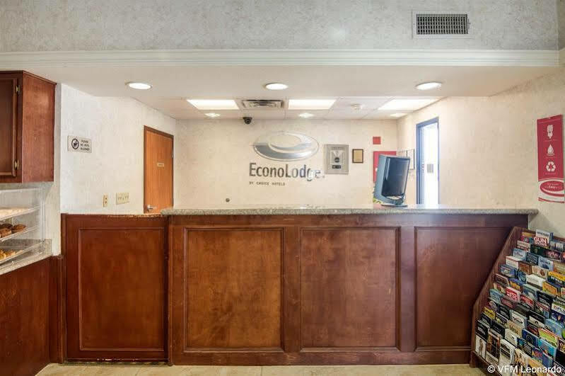 Lodge Econo *